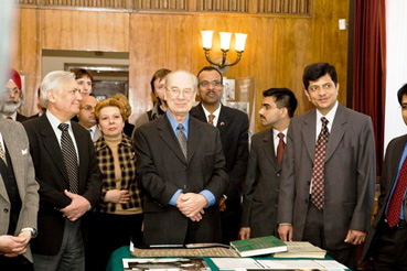 Почетный гость - Президент МЦР Ю.М. Воронцов, бывший Посол СССР в Индии (в центре)