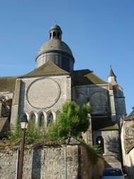 Провен. Круг на церкви Сен-Кирьяк